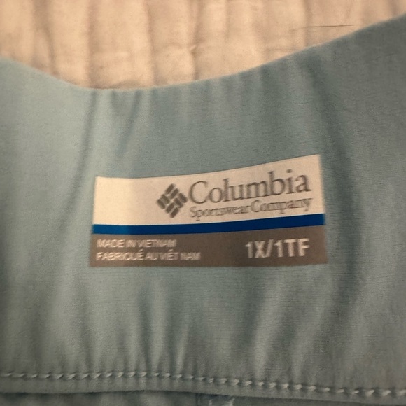 Columbia Women's Aqua Shorts. Quick Dri material. Size 1XL - Picture 4 of 8